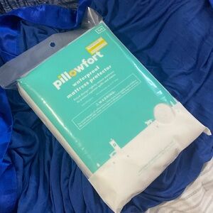 NIP Full Pillowfort Waterproof Mattress Cover
